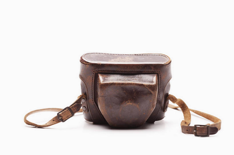 无人,方图,室内,特写,白天,白色背景,正面,静物,相机,阴影,反射,包,影子,褐色,拍照,数码相机,摄影,影棚,单肩包,一部,照相机,彩图,影棚拍摄,拍摄,照相
