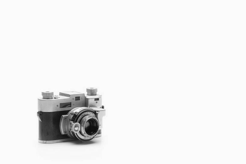 无人,方图,室内,特写,白天,白色背景,正面,静物,相机,阴影,反射,影子,拍照,数码相机,摄影,影棚,一部,照相机,彩图,影棚拍摄,拍摄,照相