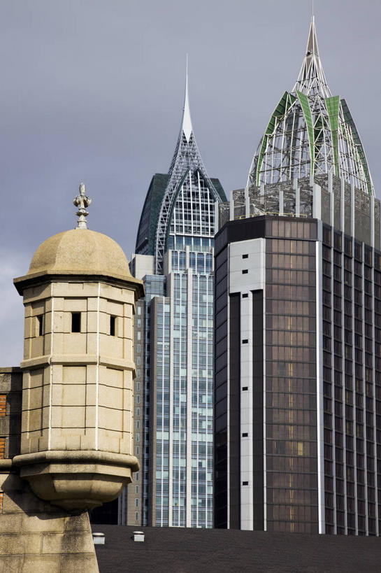 无人,高楼大厦,竖图,室外,白天,仰视,度假,办公楼,美景,城市风光,城市,大厦,建筑,摩天大楼,写字楼,美国,阴影,光线,影子,景观,云,云朵,云彩,娱乐,蓝色,白云,蓝天,天空,阳光,楼宇,天,享受,休闲,商务楼,景色,放松,晴朗,北美,北美洲,美洲,北亚美利加洲,亚美利加洲,亚拉巴马,亚拉巴马州,迪克西心脏,山茶花州,金色啄木鸟之州,阿拉巴马州,晴空,彩图,低角度拍摄,大楼,高层建筑,高楼,摩天楼,美利坚合众国