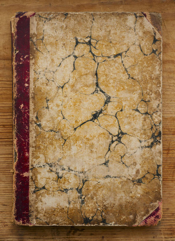 无人,竖图,俯视,室内,特写,白天,桌子,静物,书籍,一本,破碎,破坏,书桌,破损,课桌,摄影,影棚,损坏,碎裂,破裂,分裂,书,图书,彩图,高角度拍摄,影棚拍摄,拍摄,决裂