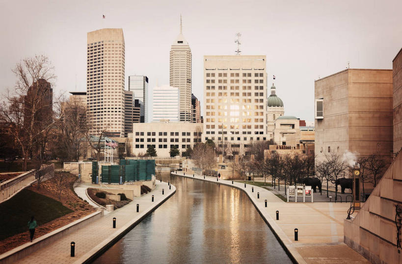无人,博物馆,高楼大厦,横图,全景,室外,白天,正面,度假,美景,水,天际线,植物,城市风光,城市,大厦,建筑,摩天大楼,美国,研究,河水,景观,水流,建筑群,教育,娱乐,建设,树,树木,绿色,自然,享受,休闲,景色,放松,生长,成长,展览,北美,北美洲,欣赏,美洲,陈列,北亚美利加洲,亚美利加洲,印第安纳,印第安纳州,保守之州,苦干之州,典藏,彩图,大楼,高层建筑,高楼,摩天楼