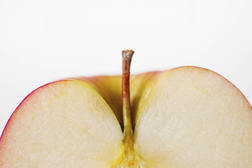 无人,横图,室内,特写,白天,白色背景,正面,苹果,水果,切开,阴影,新鲜,反射,影子,生食,食品,果实,半个,食物,红色,红苹果,切,一半,摄影,有机食品,绿色食品,影棚,剖面,切面,彩图,影棚拍摄,拍摄