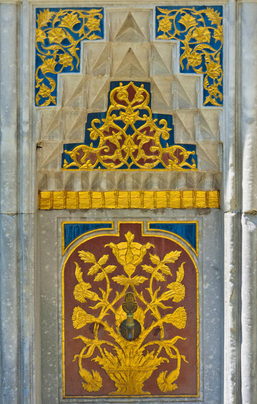 无人,竖图,室外,白天,正面,旅游,度假,名胜古迹,标志建筑,地标,建筑,喷泉,静物,土耳其,亚洲,阴影,遗迹,装饰,光线,影子,墙,景观,首都,古迹,文化,文物,娱乐,建设,古建筑,墙壁,墙面,阳光,品味,享受,休闲,旅游胜地,放松,华丽,修饰,点缀,西亚,水景,古文明,伊斯坦布尔,托普卡匹皇宫,衬托,美观,雅致,雅观,设计,彩图,土耳其共和国,托普卡帕宫,托普卡帕故宫