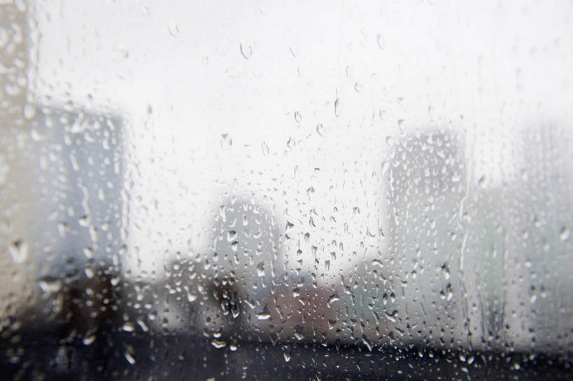 无人,高楼大厦,横图,室内,特写,白天,正面,水,窗户,大厦,建筑,摩天大楼,阴影,朦胧,模糊,反射,液体,影子,水滴,玻璃窗,细雨,小雨,彩图,大楼,高层建筑,高楼,摩天楼