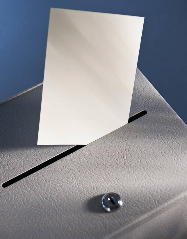 无人,竖图,俯视,室内,特写,白天,静物,一张,阴影,蓝色背景,反射,影子,纸,纸张,白纸,容器,箱子,摄影,影棚,储藏,储存,投票箱,彩图,高角度拍摄,影棚拍摄,拍摄,贮存,投票