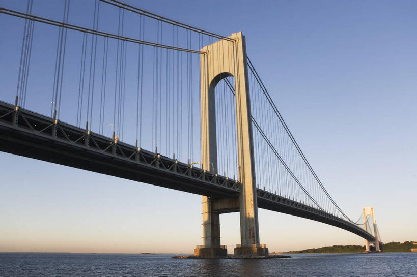 无人,横图,室外,白天,仰视,度假,河流,美景,水,城市风光,城市,大桥,立交桥,桥梁,纽约,美国,河水,景观,水流,高架,斜拉桥,桥,曼哈顿,娱乐,蓝色,蓝天,天空,天,享受,休闲,景色,放松,晴朗,北美,北美洲,美洲,纽约州,万里无云,帝国之州,帝国州,北亚美利加洲,亚美利加洲,布鲁克林,斯塔滕岛,史坦登岛,布鲁克林区,晴空,晴空万里,彩图,低角度拍摄,美国纽约维拉扎诺桥,维拉扎诺桥,曼哈顿岛