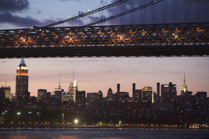 无人,高楼大厦,横图,全景,室外,白天,正面,度假,办公楼,河流,美景,日落,水,天际线,城市风光,城市,大桥,大厦,建筑,立交桥,路灯,摩天大楼,桥梁,写字楼,照明,纽约,美国,阴影,光线,影子,河水,景观,水流,晚霞,霞光,落日,高架,斜拉桥,桥,灯光,曼哈顿,背光,娱乐,灯,黄昏,楼宇,享受,休闲,商务楼,景色,彩霞,放松,照亮,北美,北美洲,照明设备,美洲,逆光,纽约州,帝国之州,帝国州,北亚美利加洲,亚美利加洲,威廉斯堡,夕照,薄暮,布鲁克林,布鲁克林区,夕阳,彩图,傍晚,大楼,高层建筑,高楼,摩天楼,威廉斯堡大桥,曼哈顿下城,曼哈顿岛,斜阳