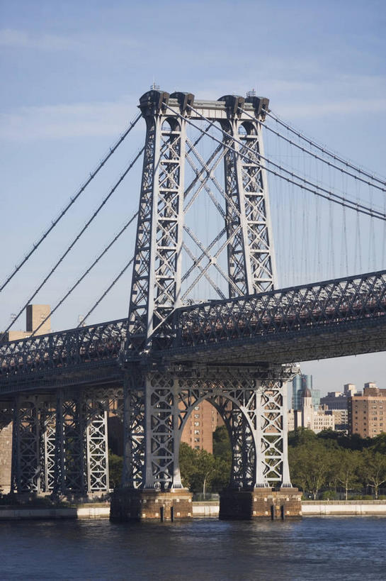 无人,高楼大厦,竖图,室外,白天,仰视,度假,办公楼,河流,美景,水,植物,城市风光,城市,大桥,大厦,建筑,立交桥,摩天大楼,桥梁,写字楼,纽约,美国,阴影,光线,影子,河水,景观,水流,云,云朵,高架,斜拉桥,桥,曼哈顿,云彩,娱乐,树,树木,蓝色,绿色,白云,蓝天,天空,阳光,自然,楼宇,天,享受,休闲,商务楼,景色,放松,生长,晴朗,成长,北美,北美洲,美洲,纽约州,帝国之州,帝国州,北亚美利加洲,亚美利加洲,威廉斯堡,布鲁克林,布鲁克林区,晴空,彩图,低角度拍摄,大楼,高层建筑,高楼,摩天楼,威廉斯堡大桥,曼哈顿下城,曼哈顿岛