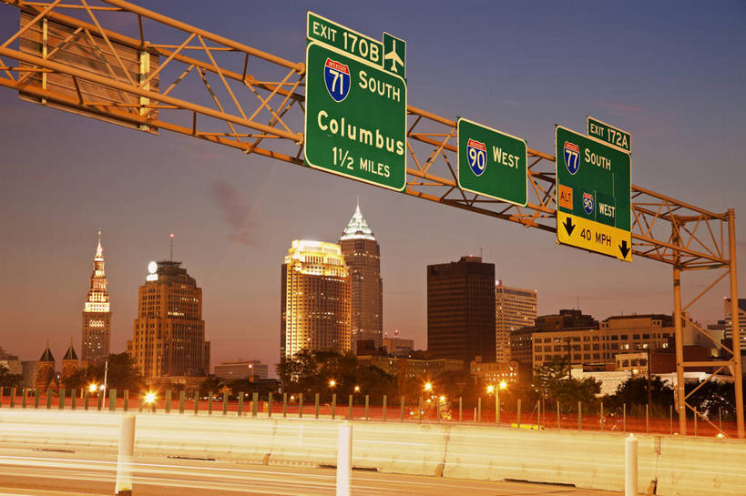 无人,家,高楼大厦,横图,全景,室外,白天,正面,长时间曝光,度假,美景,日落,天际线,别墅,城市风光,城市,大厦,道路,建筑,路,路灯,摩天大楼,指示牌,公路,照明,美国,阴影,光线,英文,标志,路标,文字,影子,字符,字母,房屋,屋子,景观,晚霞,霞光,落日,公寓,灯光,交通,娱乐,标识,建设,洋房,楼房,路牌,住宅,灯,天空,黄昏,天,享受,休闲,景色,彩霞,放松,英文字母,照亮,北美,北美洲,照明设备,美洲,曝光,俄亥俄州,北亚美利加洲,亚美利加洲,俄亥俄,七叶树州,七叶果之州,夕照,薄暮,克里夫兰,克里夫兰市,克利夫兰,克利夫兰市,夕阳,马路,彩图,傍晚,房子,大楼,高层建筑,高楼,摩天楼,美利坚合众国,斜阳