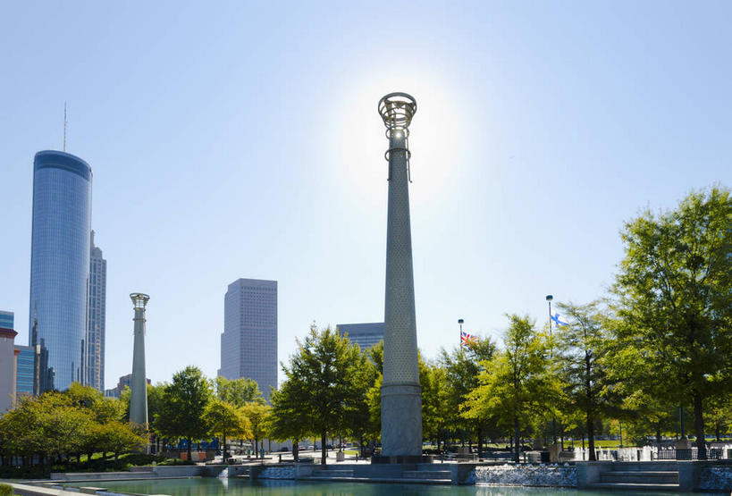 无人,高楼大厦,横图,室外,白天,正面,度假,美景,植物,城市风光,城市,大厦,建筑,摩天大楼,美国,阴影,光线,影子,池塘,景观,水池,塔,娱乐,树,树木,蓝色,绿色,蓝天,天空,阳光,自然,天,享受,休闲,景色,放松,生长,晴朗,成长,北美,北美洲,美洲,亚特兰大,佐治亚州,万里无云,首府,佐治亚,乔治亚州,南方帝国州,北亚美利加洲,亚美利加洲,亚特兰大市,晴空,晴空万里,彩图,大楼,高层建筑,高楼,摩天楼