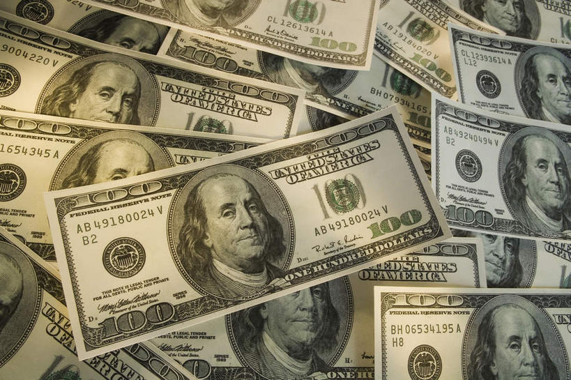 西方人,脸,头,脸颊,一个人,无人,科学家,横图,俯视,室内,特写,白天,钱,美元,静物,欧洲,欧洲人,仅一个男性,仅一个人,仅一个中年男性,一堆,许多,堆叠,堆积,英文,标志,钱币,数字,文字,字符,字母,很多,美金,标识,钞票,金融,纸币,阿拉伯数字,经济,堆,英文字母,科研人员,美圆,研究者,流通,纸钞,贸易,富兰克林,本杰明.富兰克林,科学研究者,哲学家,政治家,发明家,外交家,货币,现金,男人,男性,中年男性,白种人,头部,脸部,脸蛋,面部,科学工作者,半身,彩图,高角度拍摄