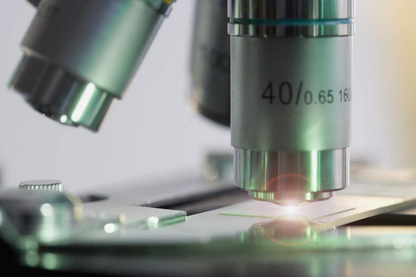 无人,横图,室内,特写,白天,正面,仪器,静物,检查,朦胧,模糊,反射,分析,科学,标志,数字,文字,显微镜,字符,标识,观察,清晰,探索,阿拉伯数字,放大,观看,仔细,透镜,凸透镜,聚焦,关注,载玻片,光学,清楚,玻片,盖玻片,彩图