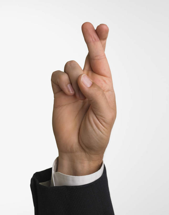 西方人,手,中指,一个人,商务人士,商务男性,交叉,竖图,室内,特写,白天,白色背景,正面,衬衫,欧洲,欧洲人,仅一个男性,仅一个人,仅一个中年男性,套装,曲折,祈祷,手势,手部,摄影,影棚,期待,单手,虚假,誓言,食指,亲近,商务装,工薪阶层,祝愿,期盼,邪恶,结束,终结,完成,赌咒,撒谎,欺骗,谎言,隐瞒,相交,交集,幸运,男人,男性,中年男性,白种人,白领,上班族,半身,彩图,影棚拍摄,衬衣,拍摄