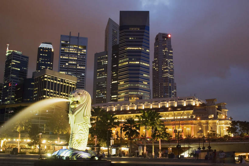 无人,高楼大厦,横图,室外,夜晚,仰视,度假,河流,美景,水,植物,城市风光,城市,大厦,建筑,摩天大楼,喷泉,哺乳动物,野生动物,狮子,雕塑,新加坡,亚洲,阴影,艺术,装饰,光线,雕刻,雕像,影子,河水,景观,水流,灯光,首都,注视,文化,娱乐,树,树木,绿色,自然,动物,工艺品,观察,看,品味,享受,休闲,景色,放松,东南亚,生长,成长,观看,纪念,美术,察看,关注,主题,水景,凶猛,陈列,鱼尾狮,鱼尾狮公园,功能,美学,美观,新加坡共和国,狮头鱼尾像,残暴,凶残,设计,彩图,低角度拍摄,全身,大楼,高层建筑,高楼,摩天楼