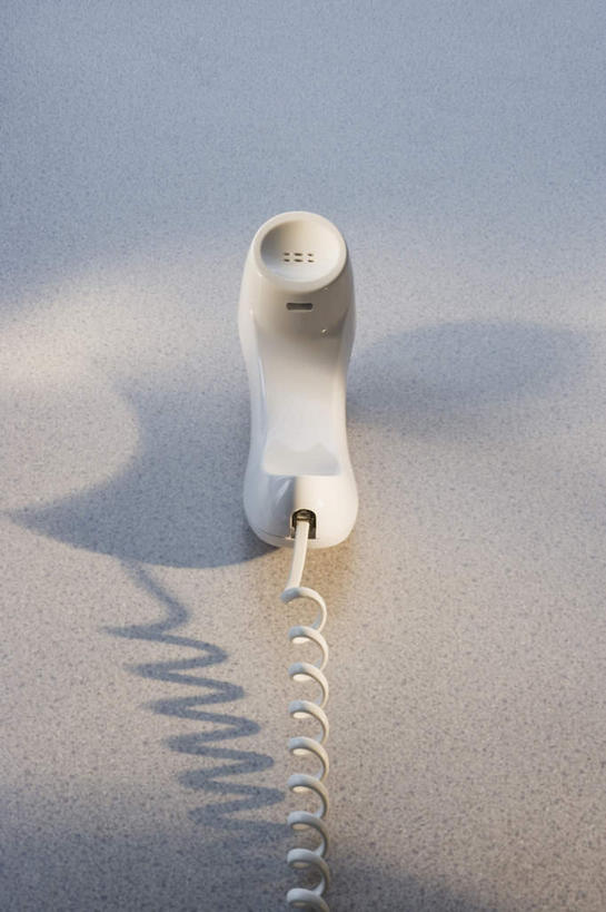 无人,打电话,竖图,俯视,室内,特写,白天,白色背景,静物,电话,阴影,反射,影子,通讯设备,话筒,电话线,摄影,影棚,固定电话,一部,交流,电话机,沟通,通话,彩图,高角度拍摄,影棚拍摄,拍摄