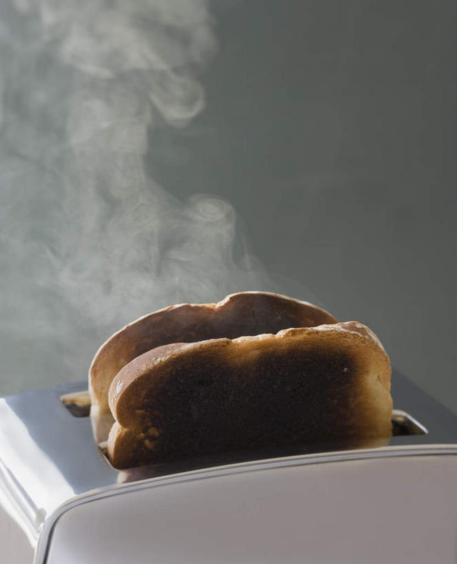 点心,面包,无人,竖图,室内,特写,白天,正面,雾,沸腾,灰色背景,朦胧,模糊,蒸汽,电器,食品,面点,水蒸气,雾气,烤面包机,饮食,食物,糕点,摄影,影棚,气体,家电,蒸发,多士炉,自动面包片烤炉,面包烘烤器,烘培,彩图,影棚拍摄,烘烤,拍摄