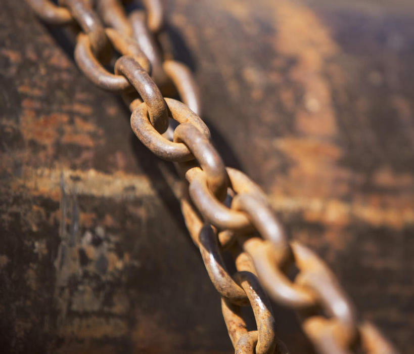 无人,横图,室外,特写,白天,正面,静物,金属制品,连接,阴影,朦胧,模糊,反射,金属,影子,锁链,链条,贯穿,连结,衔接,串连,彩图