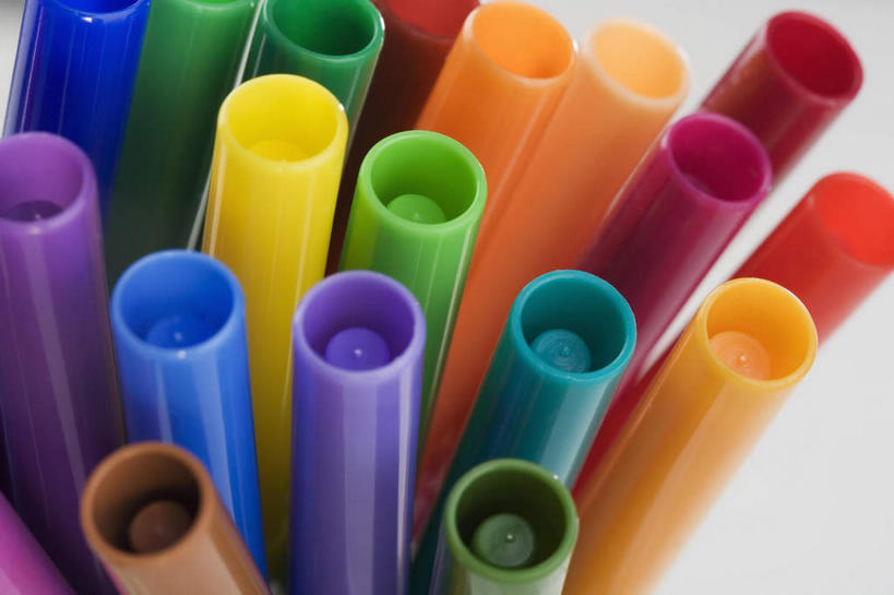 无人,横图,俯视,彩色,室内,特写,白天,白色背景,绘画,静物,许多,笔,办公用品,很多,文具,学习用品,摄影,影棚,五颜六色,文具用品,色彩斑斓,水彩笔,五彩缤纷,五彩斑斓,五光十色,画画,彩图,高角度拍摄,影棚拍摄,拍摄