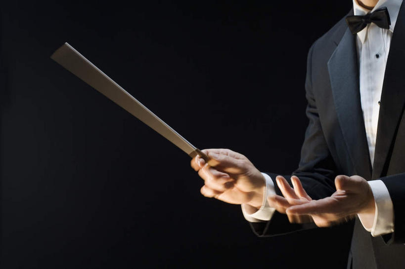 西方人,一个人,站,横图,室内,白天,正面,衬衫,西装,欧洲,欧洲人,仅一个男性,仅一个人,握,黑色背景,套装,正装,棒子,领带,指挥棒,拿,指挥,指挥家,拿着,职业装,仅一个年轻男性,站着,握着,摄影,影棚,节奏,节拍,象征,庄重,身份,正式,地位,男人,男性,年轻男性,白种人,站立,半身,彩图,影棚拍摄,衬衣,拍摄,短小,音乐艺术家,棍棒