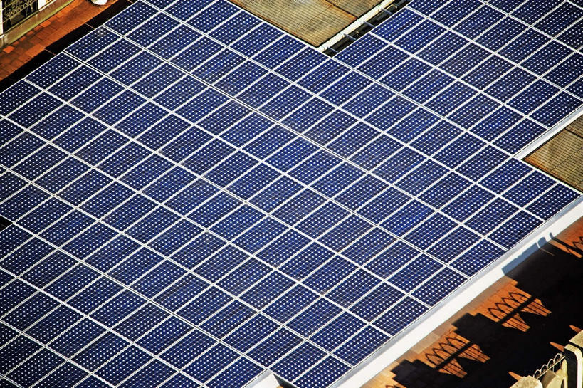 无人,横图,俯视,室外,特写,白天,一排,许多,阴影,环保,整齐,电力,光线,影子,电能,排列,阳光,能源,存储,回收,资源,储存,队列,蓄电池,利用,低碳,循环,干电池,蓄电,持续,太阳能电池,彩图,高角度拍摄,电池