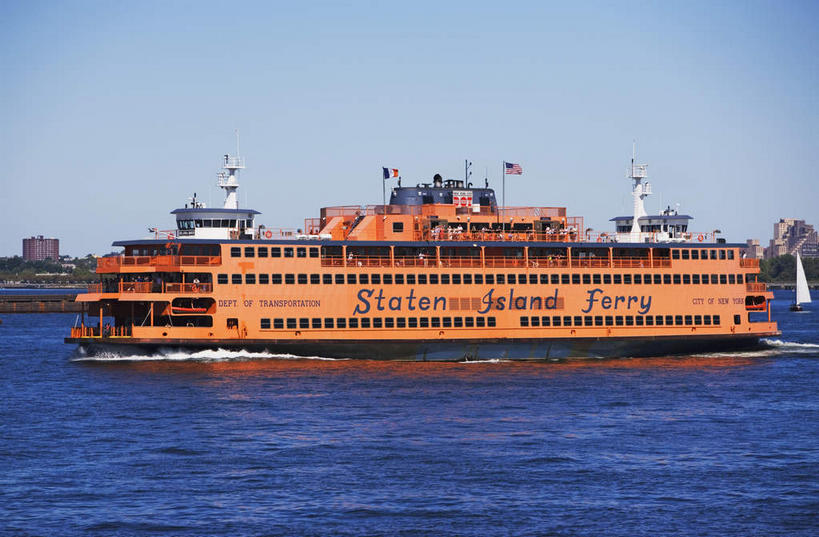 西方人,横图,室外,白天,正面,度假,河流,美景,水,城市风光,城市,轮船,船,欧洲,纽约,美国,欧洲人,阴影,波纹,飞溅,溅,光线,液体,影子,河水,景观,水滴,水流,娱乐,水珠,蓝色,蓝天,水纹,天空,阳光,船尾波,交通工具,波浪,天,享受,休闲,景色,放松,晴朗,北美,北美洲,喷洒,载具,美洲,纽约州,万里无云,帝国之州,帝国州,北亚美利加洲,亚美利加洲,斯塔滕岛,史坦登岛,白种人,晴空,晴空万里,半身,彩图