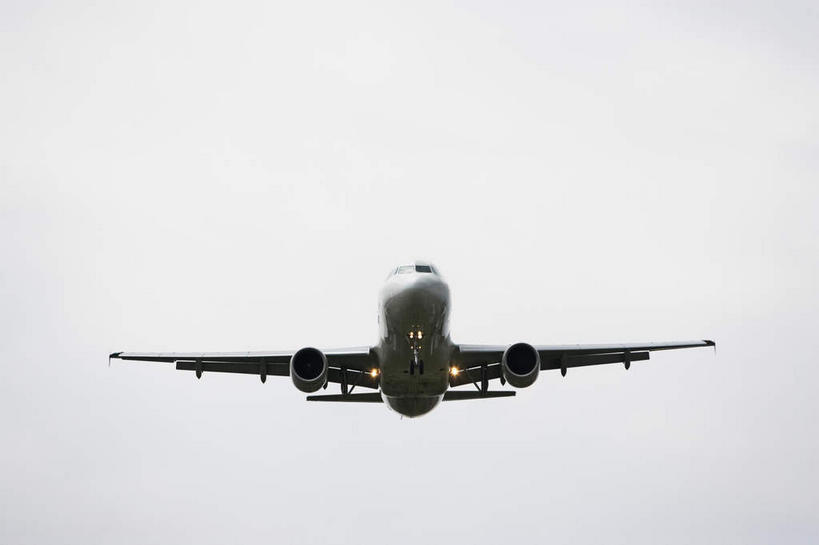 无人,横图,室外,特写,白天,仰视,飞机,纽约,美国,飞翔,阴影,飞行,光线,影子,交通,翱翔,航空,飞,蓝色,蓝天,天空,阳光,交通工具,天,运输,一架,晴朗,客机,北美洲,载具,美洲,纽约州,万里无云,帝国之州,帝国州,北亚美利加洲,亚美利加洲,皇后郡,皇后区,晴空,晴空万里,彩图,低角度拍摄