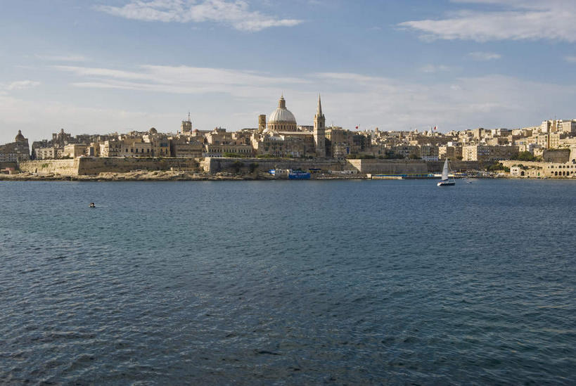 无人,家,横图,室外,白天,正面,旅游,度假,海浪,海洋,美景,城市风光,城市,建筑,欧洲,马耳他,阴影,光线,影子,房屋,屋子,景观,浪花,云,云朵,公寓,建筑群,云彩,娱乐,建设,洋房,楼房,住宅,蓝色,白云,蓝天,天空,阳光,海水,天,享受,休闲,景色,放松,晴朗,海景,马耳他共和国,大海,风浪,海,海水的波动,近岸浪,涌浪,晴空,彩图,房子