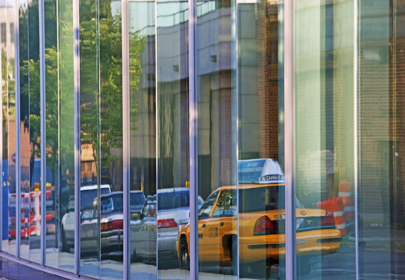 无人,横图,室外,白天,正面,度假,美景,植物,窗户,落地窗,城市风光,城市,出租车,汽车,纽约,美国,一排,许多,阴影,整齐,反射,影子,景观,娱乐,玻璃窗,车,树,树木,排列,绿色,自然,交通工具,轿车,享受,休闲,景色,放松,生长,成长,北美洲,队列,载具,的士,美洲,计程车,纽约州,帝国之州,帝国州,北亚美利加洲,亚美利加洲,皇后郡,皇后区,长岛市,彩图