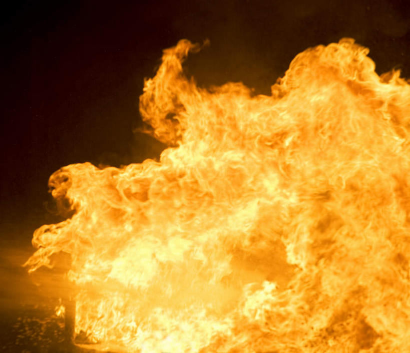 无人,横图,室外,夜晚,正面,热情,火,黑色背景,火焰,燃烧,黄色,橙色,火灾,灾难,毁灭,劫难,磨难,灾祸,危险,彩图,灾害