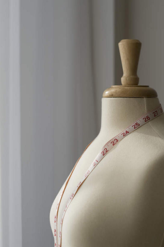 无人,竖图,室内,特写,白天,白色背景,正面,静物,阴影,反射,测量,皮尺,人造模特,影子,刻度,一个,尺,保养,保健,摄影,影棚,单个,道具,测量工具,尺子,减肥,腰围尺,瘦身,服装模特,模特道具,时装道具,展示道具,服装模特道具,陈列道具,量具,量仪,塑料卷尺,彩图,影棚拍摄,拍摄