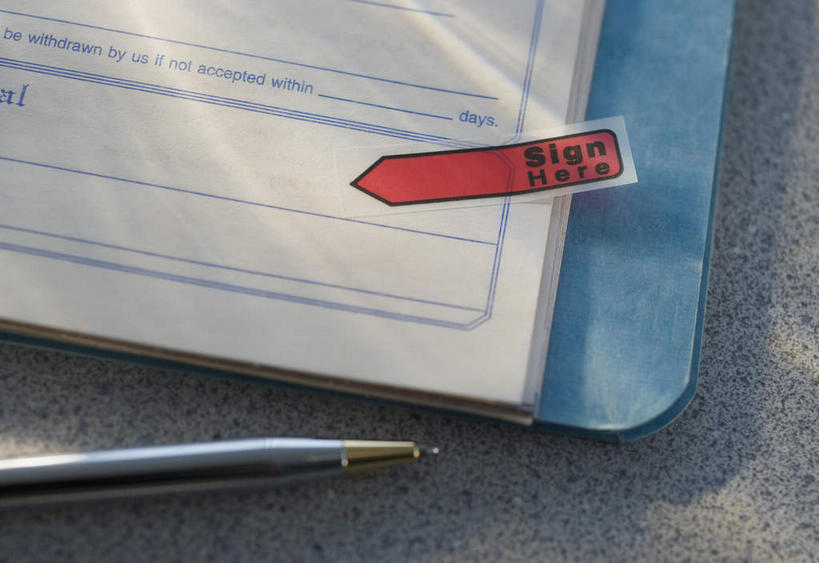 无人,横图,俯视,室内,特写,白天,静物,阴影,反射,粘性,笔,材料,档案,文件,影子,办公用品,便利贴,便签,水笔,文具,红色,学习用品,资料,摄影,影棚,合同,文具用品,记事,变更,文档,协议,快捷,方便,N次贴,便条贴,告诉贴,即时贴,设立,终止,彩图,高角度拍摄,影棚拍摄,拍摄