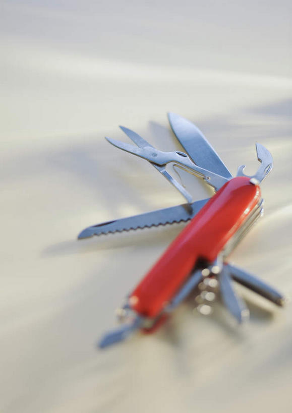 无人,竖图,俯视,室内,特写,白天,白色背景,静物,修剪,阴影,反射,便当,工具,剪刀,开瓶器,影子,刀具,开瓶,一个,红色,刀,打开,便捷,摄影,军刀,影棚,单个,裁剪,剪子,便利,剪裁,切割,开启,启瓶器,瑞士军刀,瓶启,方便,瑞士刀,彩图,高角度拍摄,影棚拍摄,拍摄,酒具