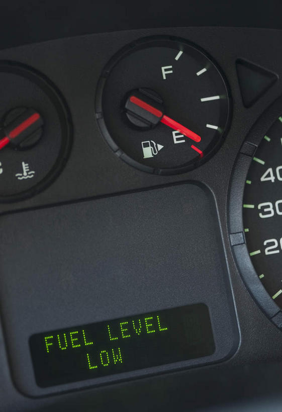 无人,竖图,俯视,室内,特写,白天,显示器,英文,标志,屏幕,数字,文字,字符,字母,指针,标识,显示屏,红色,绿色,黑色,运输,摄影,阿拉伯数字,影棚,能源,英文字母,燃料,资源,能量,仪表盘,汽油,输出设备,量表,燃油,彩图,高角度拍摄,影棚拍摄,拍摄