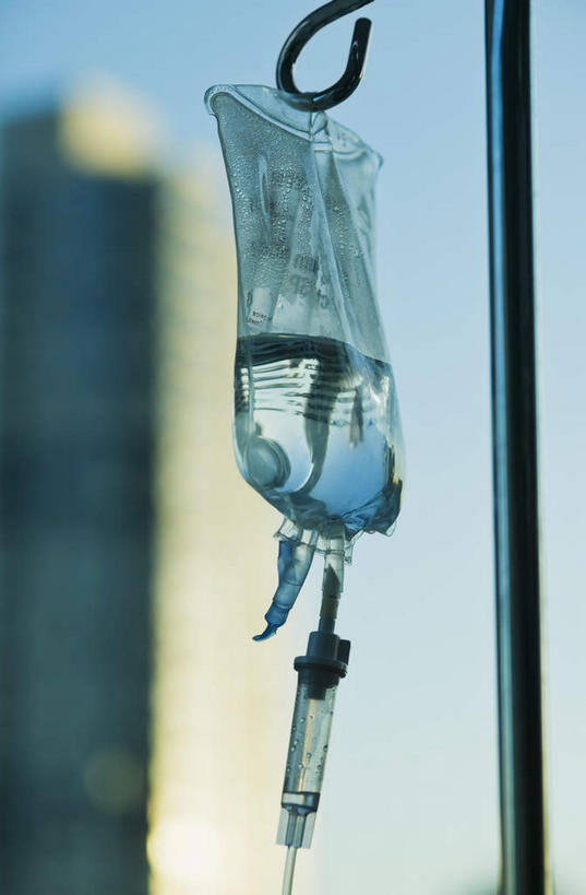 无人,医院,高楼大厦,竖图,室内,特写,白天,正面,窗户,大厦,建筑,摩天大楼,静物,朦胧,模糊,玻璃窗,针管,针筒,注射,医疗,医疗设备,注射器,输液,打点滴,医疗机构,输液瓶,静脉输液,彩图,病院,大楼,高层建筑,高楼,摩天楼,诊所