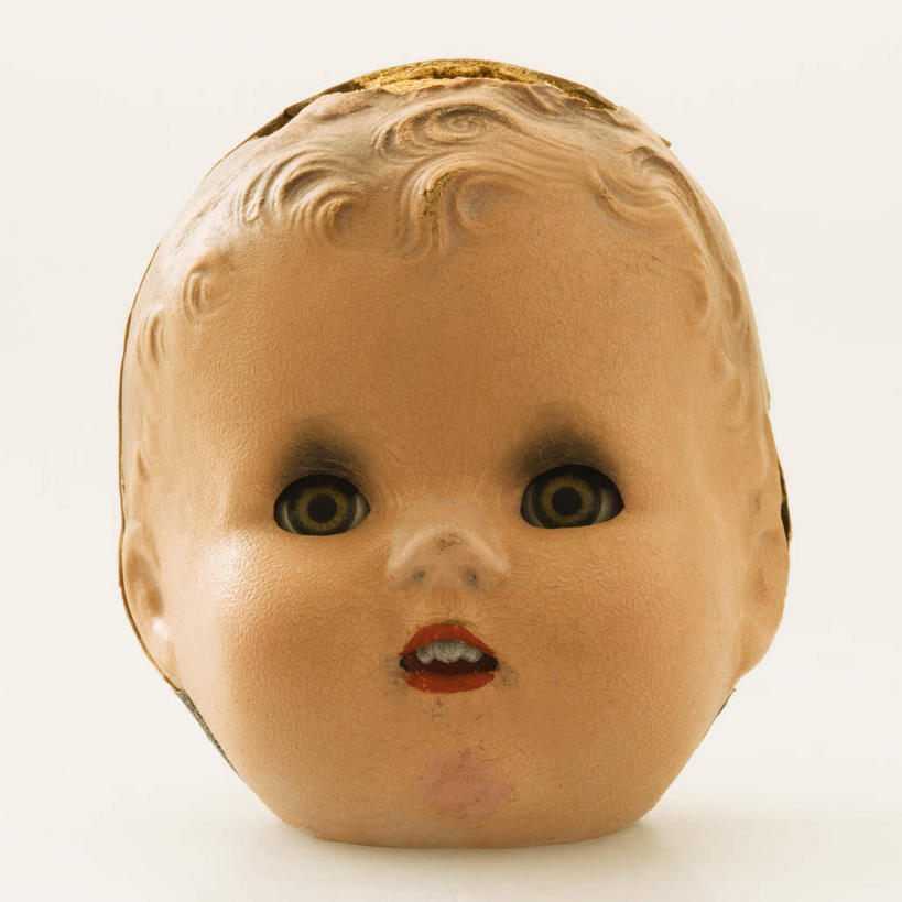 脸,头,脸颊,无人,方图,室内,特写,白天,白色背景,正面,静物,阴影,反射,娃娃,影子,注视,一个,黄色,观察,看,张嘴,橡胶,摄影,影棚,单个,观看,察看,关注,洋娃娃,张大嘴巴,橡胶制品,头部,卷发,脸部,脸蛋,面部,张开嘴,彩图,影棚拍摄,拍摄,短发