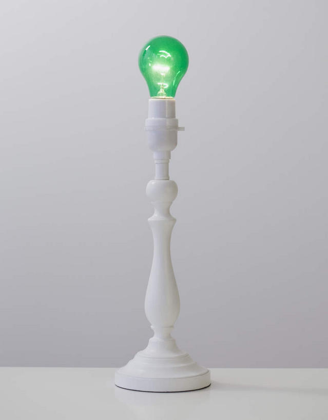 无人,竖图,室内,特写,白天,白色背景,正面,静物,照明,阴影,反射,灯泡,影子,柱子,灯,绿色,灯具,摄影,白炽灯,影棚,照亮,照明工具,白炽灯泡,彩图,影棚拍摄,拍摄