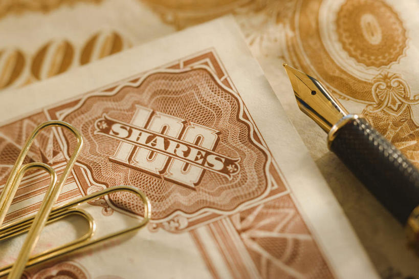 无人,横图,室内,特写,白天,正面,钱,静物,金属制品,阴影,反射,金属,笔,钱币,影子,办公用品,钢笔,回形针,文具,学习用品,钞票,金融,纸币,经济,文具用品,一支,流通,曲别针,纸钞,贸易,货币,现金,彩图