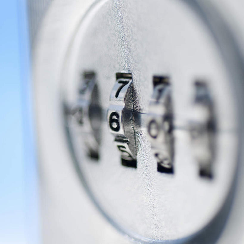 无人,方图,室内,特写,白天,正面,安全,静物,蓝色背景,朦胧,模糊,标志,数字,文字,字符,防护,标识,锁,箱子,保险箱,摄影,阿拉伯数字,密码锁,影棚,保护,保险,私密,保全,周全,安稳,安定,防盗,平安,彩图,影棚拍摄,拍摄,号码锁