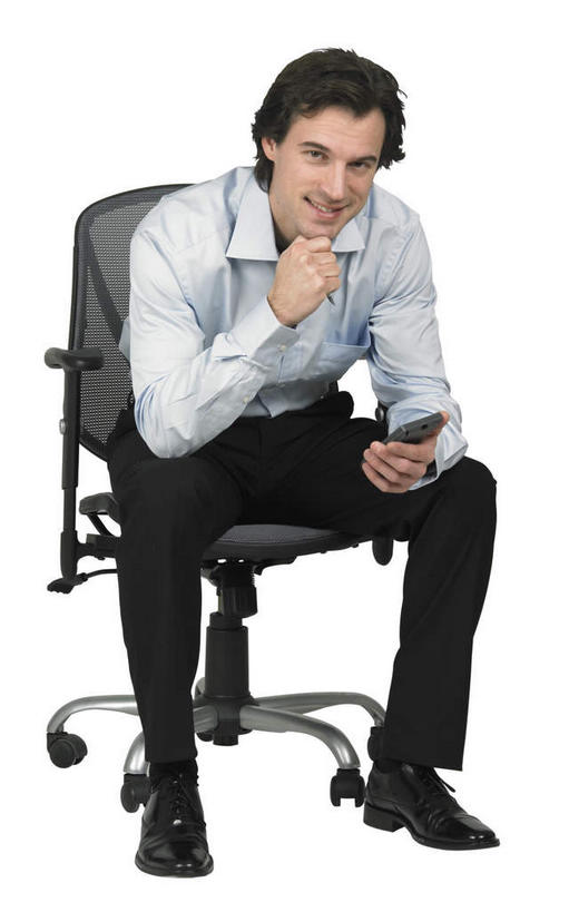 西方人,一个人,商务人士,商务男性,坐,笑,微笑,竖图,室内,白天,白色背景,正面,衬衫,商务,科技,椅子,欧洲,欧洲人,仅一个男性,仅一个人,仅一个中年男性,一把,撑,握,套装,科学,拿,拿着,托腮,注视,会议椅,观察,记录,看,托,便捷,联络,握着,通信,摄影,影棚,观看,掌上电脑,办公椅,察看,科学技术,关注,托下巴,液晶,商务装,工薪阶层,PDA掌上电脑,个人数字助理,轻巧,商务椅,培训椅,男人,男性,中年男性,白种人,白领,上班族,坐着,彩图,全身,影棚拍摄,衬衣,办公,拍摄