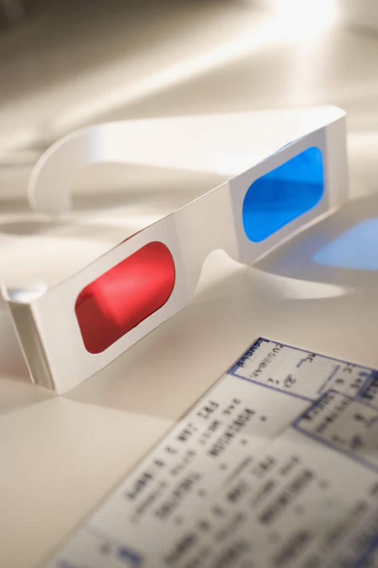 无人,竖图,俯视,室内,特写,白天,白色背景,静物,一副,阴影,朦胧,模糊,反射,英文,标志,数字,文字,眼镜,影子,字符,字母,标识,红色,蓝色,摄影,阿拉伯数字,影棚,英文字母,3D眼镜,立体眼镜,彩图,高角度拍摄,影棚拍摄,拍摄,票