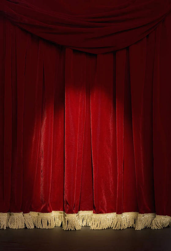 无人,舞台,竖图,室内,白天,正面,窗帘,剧院,照明,装饰,灯光,灯,红色,帘子,灯具,遮阳,射灯,华丽,修饰,照亮,点缀,照明设备,衬托,美观,雅致,雅观,彩图,剧场,戏院