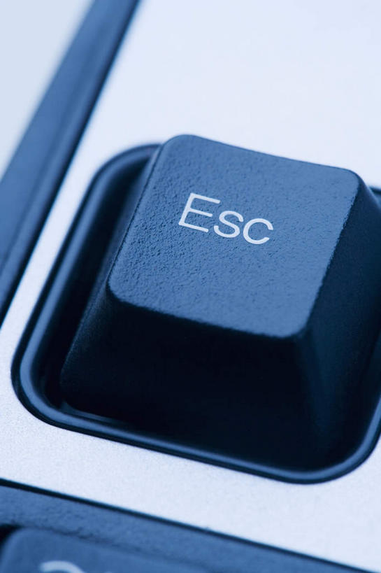 无人,竖图,俯视,室内,特写,白天,键盘,静物,阴影,反射,英文,标志,文字,影子,字符,字母,输入设备,通讯设备,标识,一个,黑色,摄影,影棚,单个,英文字母,通信设备,取消,放弃,退出,彩图,高角度拍摄,影棚拍摄,拍摄,退出键