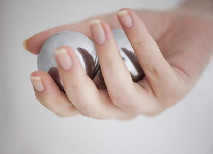 西方人,手,一个人,捧,横图,室内,特写,白天,正面,欧洲,欧洲人,仅一个年轻女性,仅一个女性,仅一个人,文化,两个,保健球,祈祷,手部,健身球,许愿,摄影,宗教,信仰,影棚,单手,祈求,吉祥,风水,阴阳,吉凶,吉利,晦气,不祥,倒霉,霉运,恶兆,凶险,康复球,老年健身球,平安,年轻女性,女人,女性,白种人,端,端着,捧着,手捧,半身,彩图,影棚拍摄,拍摄