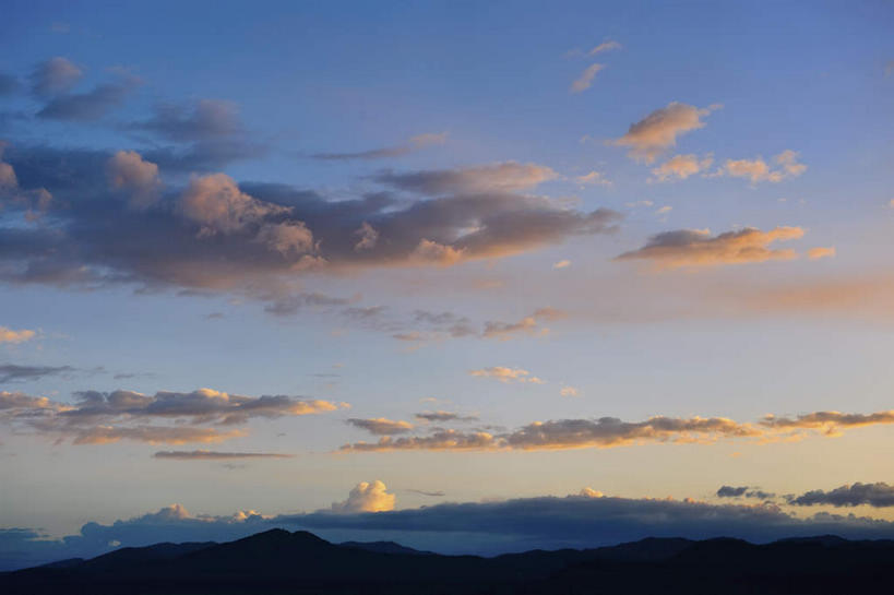 无人,公园,横图,室外,白天,正面,旅游,度假,石头,美景,日落,山,山脉,美国,石子,景观,山峰,晚霞,霞光,云,云朵,落日,山峦,云彩,娱乐,蓝色,白云,蓝天,天空,自然,黄昏,群山,天,享受,休闲,景色,彩霞,放松,晴朗,北美,北美洲,国家公园,自然风光,美洲,怀俄明州,怀俄明,蛇河,大提顿国家公园,北亚美利加洲,亚美利加洲,平等之州,大蒂顿国家公园,大堤顿国家公园,大提顿公园,夕照,石块,岩石,晴空,夕阳,彩图,斜阳