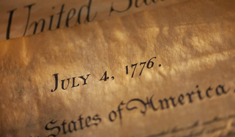 无人,横图,俯视,室内,特写,白天,静物,阴影,反射,英文,标志,材料,档案,数字,文件,文字,影子,纸,字符,字母,标识,手稿,资料,阿拉伯数字,英文字母,公文,证明,文档,独立宣言,彩图,高角度拍摄,美国独立宣言,文献,文书