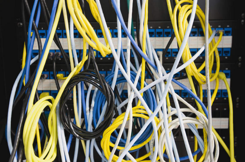 无人,横图,室内,特写,白天,正面,安全,电脑,数据,静物,一堆,许多,堆叠,堆积,电力,网络,信息,电线,线,电能,很多,凌乱,线路,存储介质,输入设备,通讯设备,开关,按钮,箱子,台式电脑,保险箱,堆,电,保护,电源,电源线,光驱,硬盘,主机,存储,混乱,机箱,保险,通信设备,私密,能量,光盘驱动器,硬盘驱动器,纷乱,缭乱,庞杂,彩图