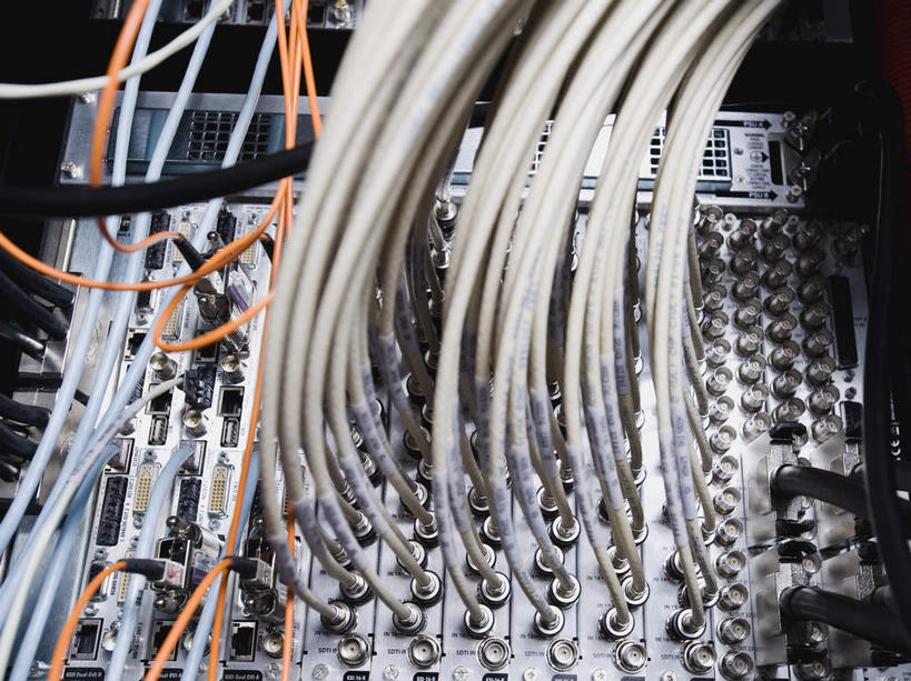 无人,横图,俯视,室内,特写,白天,安全,电脑,数据,静物,许多,电力,网络,信息,电线,线,电能,很多,线路,存储介质,输入设备,通讯设备,开关,按钮,箱子,台式电脑,保险箱,电,保护,电源,电源线,光驱,硬盘,主机,存储,机箱,保险,通信设备,私密,能量,光盘驱动器,硬盘驱动器,彩图,高角度拍摄