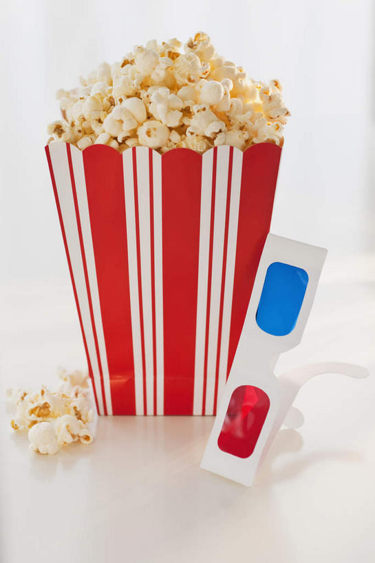 点心,无人,竖图,俯视,室内,特写,白天,白色背景,桌面,桌子,阴影,反射,木制,眼镜,影子,纸盒,食品,盒子,食物,一个,红色,蓝色,包装盒,木制品,零食,爆米花,摄影,影棚,单个,垃圾食品,膨化食品,3D眼镜,零嘴,立体眼镜,彩图,高角度拍摄,影棚拍摄,拍摄