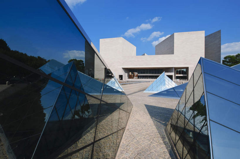 无人,高楼大厦,横图,室外,白天,正面,度假,美景,窗户,城市风光,城市,大厦,建筑,摩天大楼,美国,阴影,光线,影子,景观,云,云朵,首都,云彩,娱乐,玻璃窗,蓝色,白云,蓝天,天空,阳光,楼宇,天,享受,休闲,景色,放松,晴朗,北美,北美洲,美术馆,美洲,华盛顿特区,华盛顿哥伦比亚特区,华府,美国国家美术馆,北亚美利加洲,亚美利加洲,国家美术馆,晴空,彩图,大楼,高层建筑,高楼,摩天楼