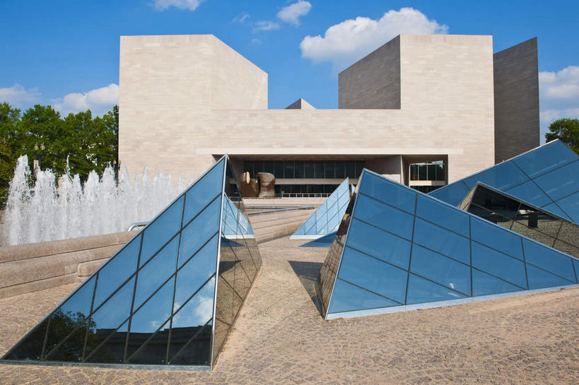 无人,高楼大厦,横图,室外,白天,正面,度假,美景,植物,窗户,城市风光,城市,大厦,建筑,摩天大楼,喷泉,美国,阴影,飞溅,溅,光线,液体,影子,景观,水滴,云,云朵,首都,云彩,文化,娱乐,玻璃窗,水珠,树,树木,蓝色,绿色,白云,蓝天,天空,阳光,自然,楼宇,天,品味,享受,休闲,景色,放松,生长,晴朗,成长,北美,北美洲,喷洒,美术馆,美洲,水景,华盛顿特区,华盛顿哥伦比亚特区,华府,美国国家美术馆,北亚美利加洲,亚美利加洲,美观,国家美术馆,设计,晴空,彩图,大楼,高层建筑,高楼,摩天楼